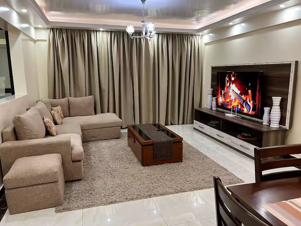 Unique & Stylish 1 BR Apt with an extra room, yaya