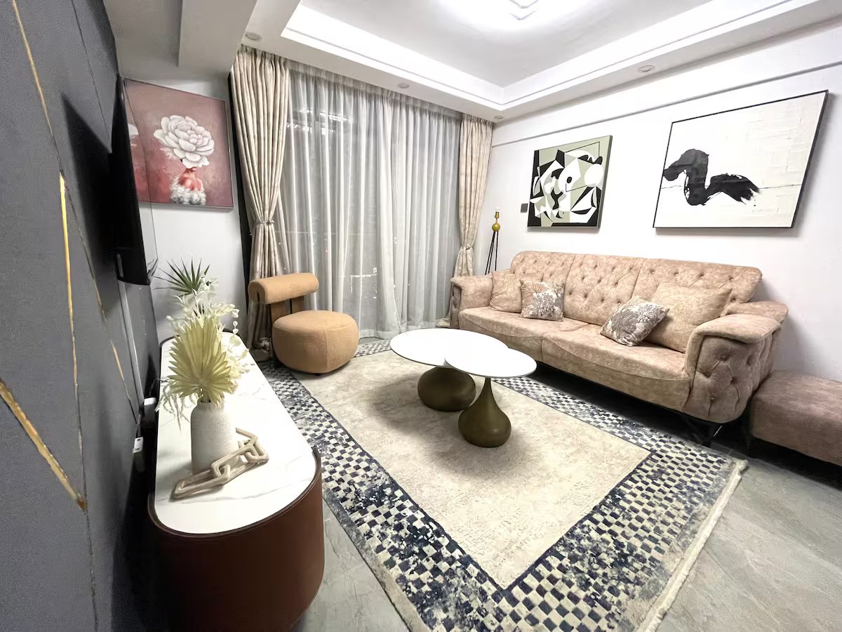 Unique & Stylish 1 BR Apt with an extra room, yaya Image 3