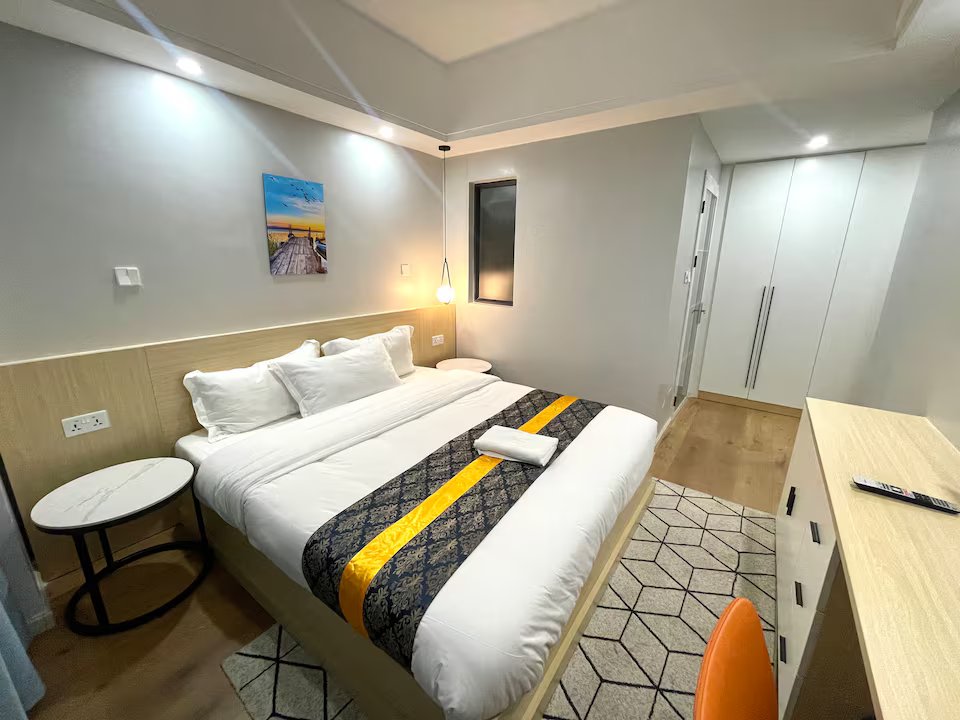 Spacious Studio, with Skyline Views