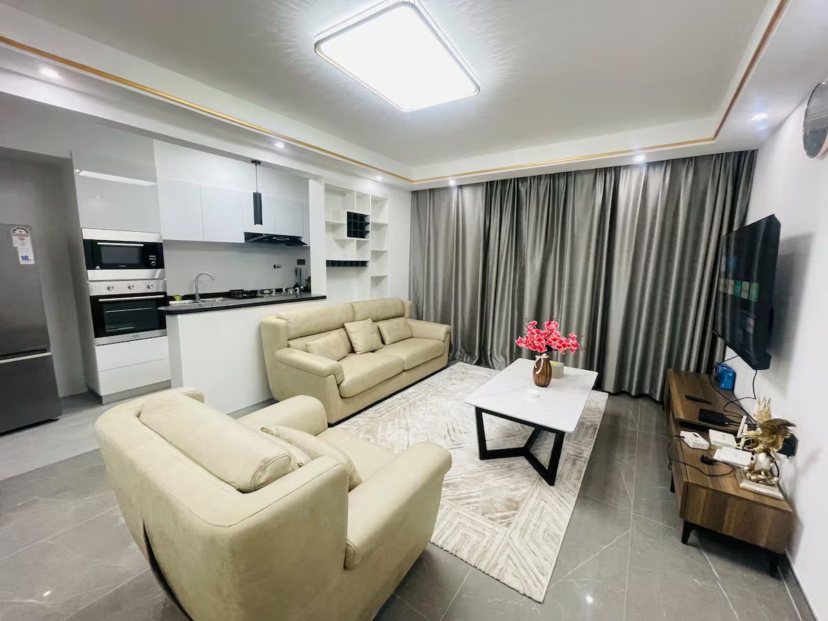 Serene & Stylish 2 BR Apt, King Bed, Gym, Views Image 2