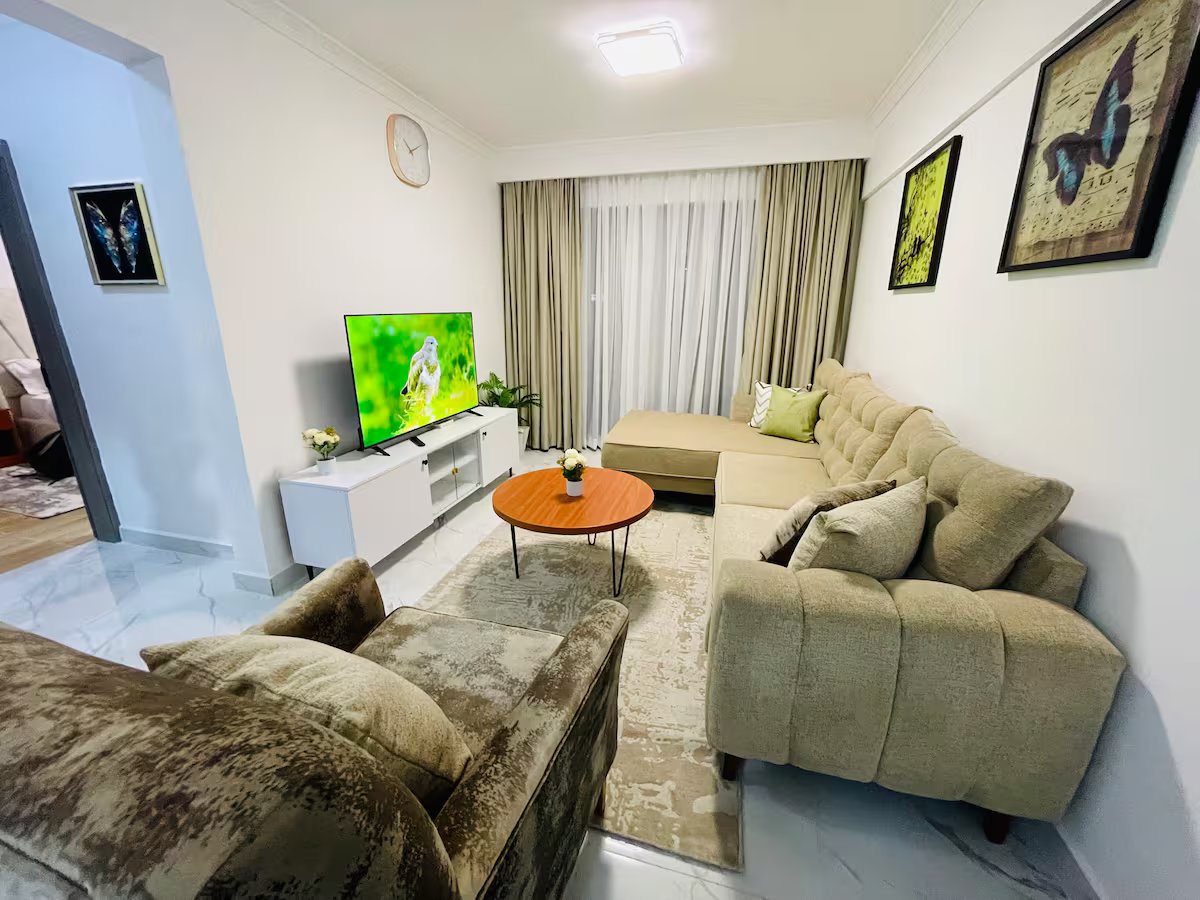 Stunning Executive 2 BR Apt, Gym, Near Yaya Centre Image 3
