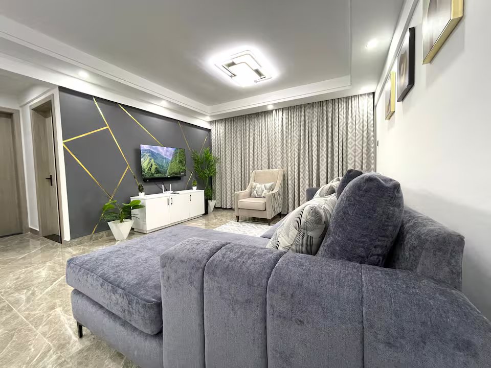 Elegant & Stylish 2BR Apt, Yaya Center, Kilimani
                        