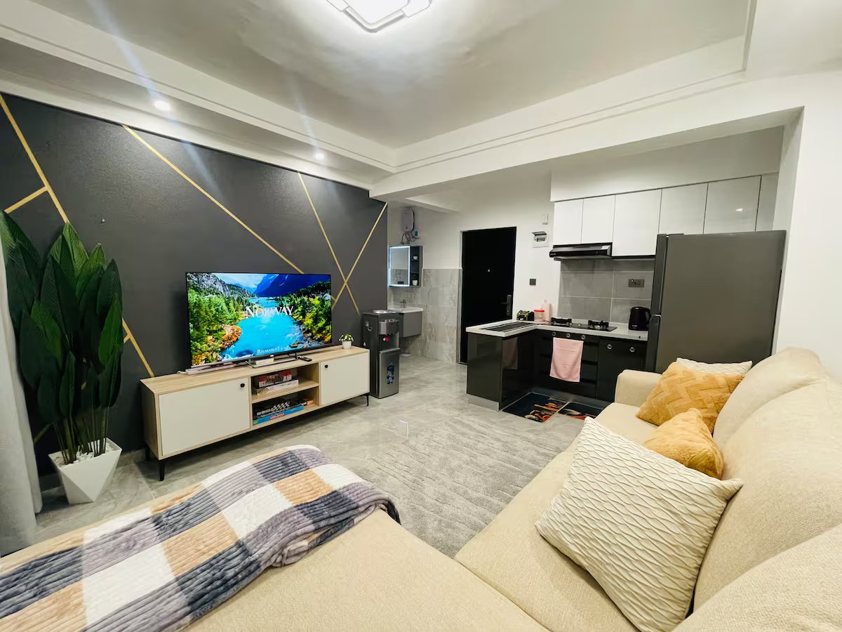 Exquisite 1 BR with Breathtaking Sunset Views Image 1