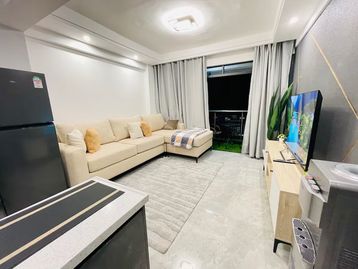 Exquisite 1 BR with Breathtaking Sunset Views Image 3