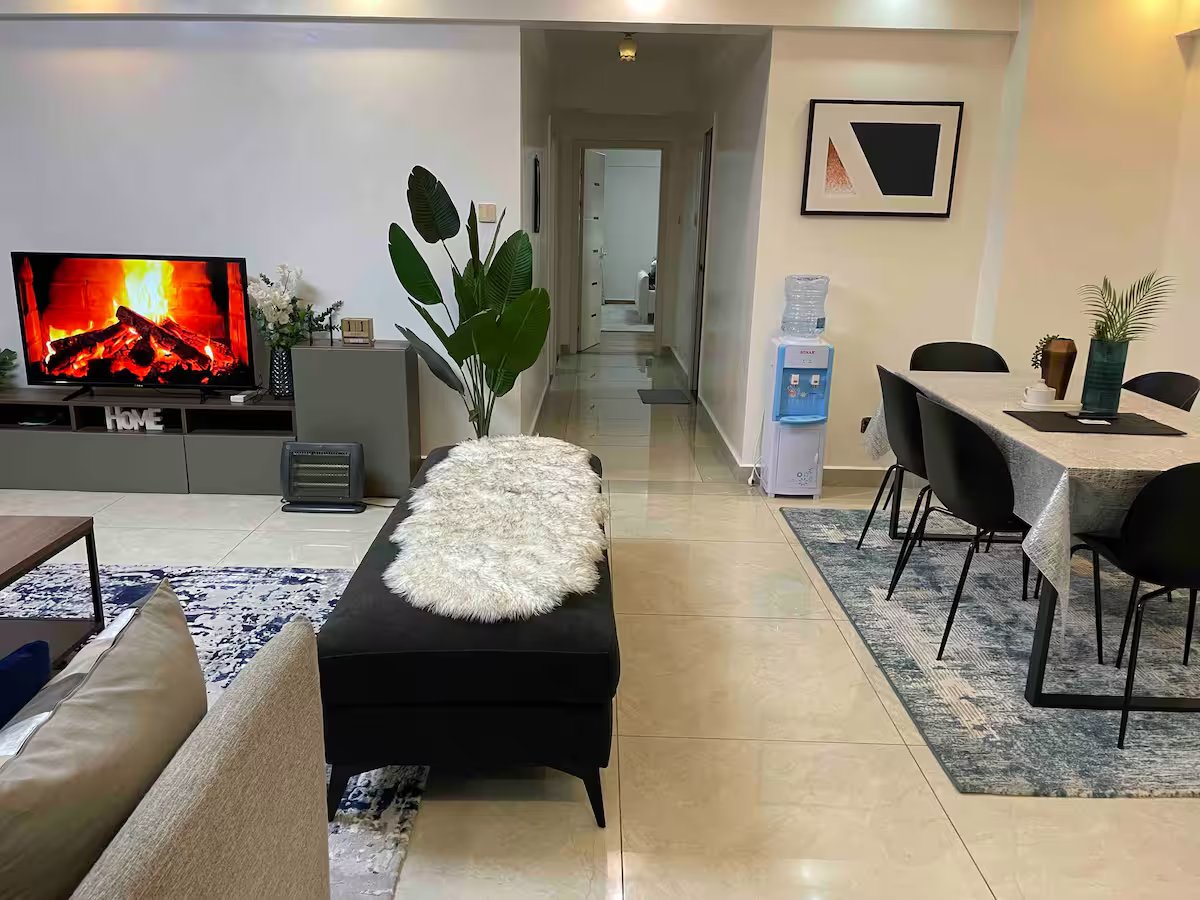 Luxury & Exquisite 3 BR Apt Image 3